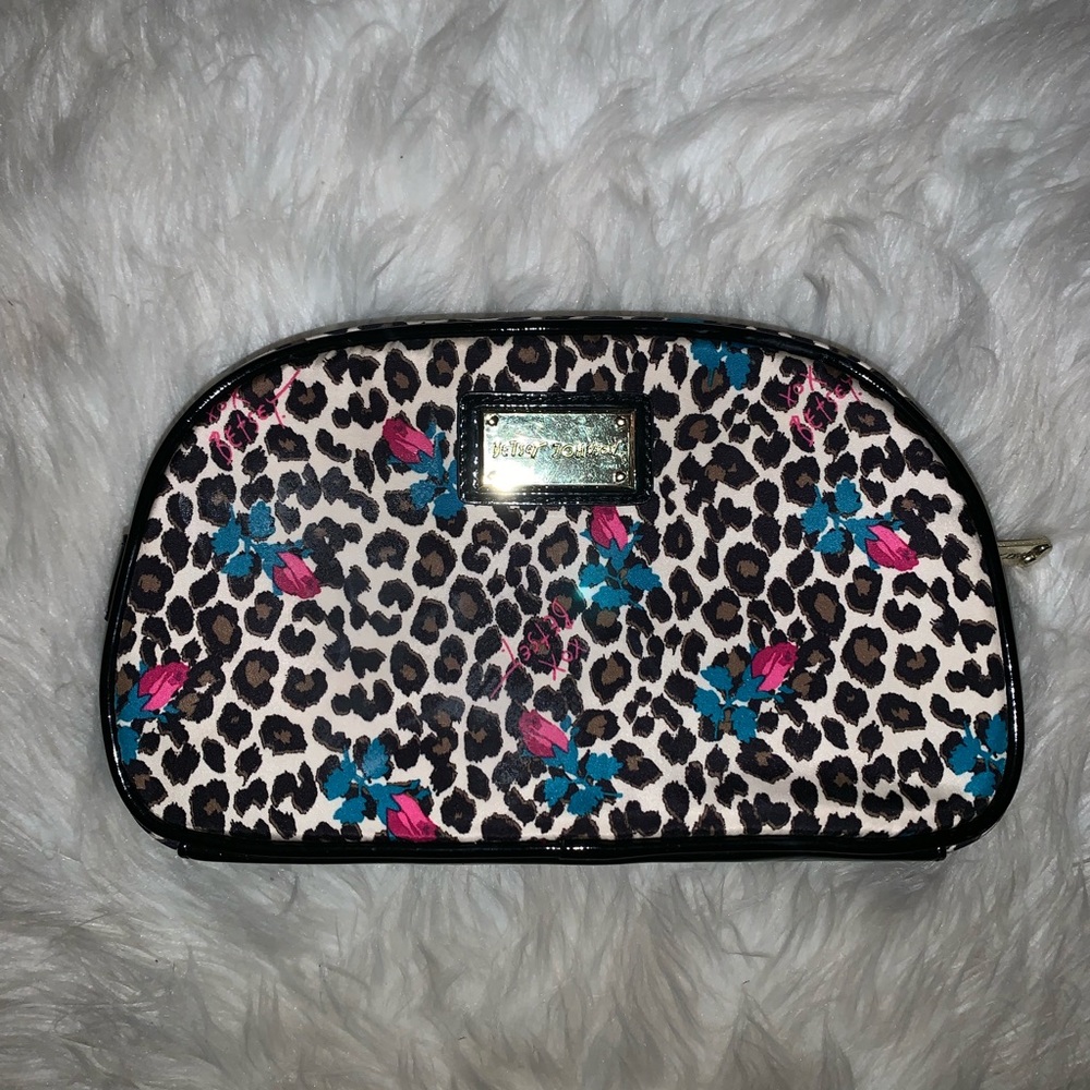 Beaty Johnson bathroom bag